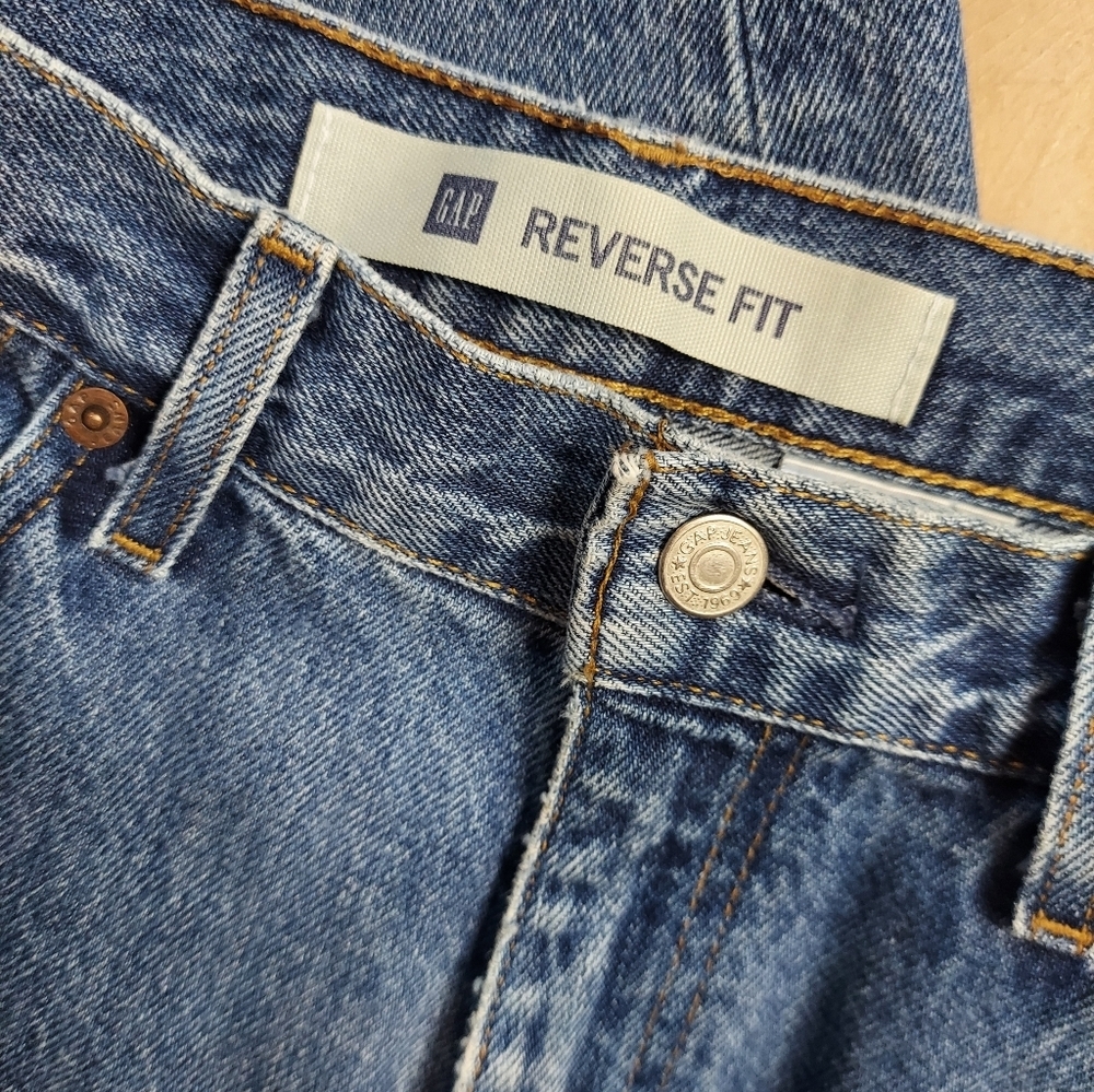 GAP Reverse Fit High Waisted Tapered Leg Mom Jean - Picture 3 of 7